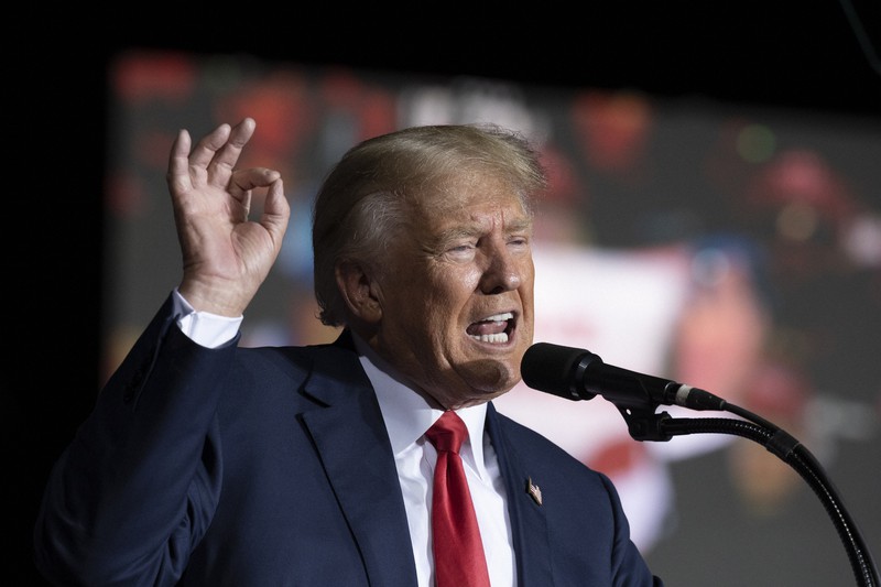 米西部ネバダ州で演説するトランプ前大統領=2022年10月8日、AP