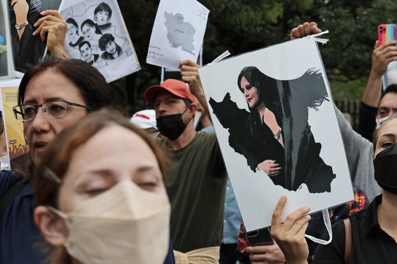自由に生きられる国に テヘランの拘束女性死亡に在日イラン人がデモ