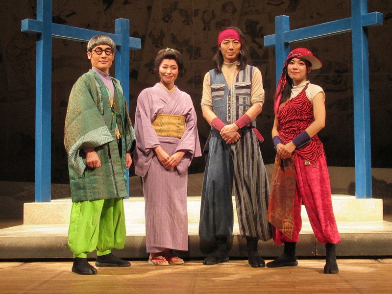 劇場のピクニック わらび座 ミュージカル 北斎マンガ 苦境越え 好き を貫く力 大阪 吹田 毎日新聞