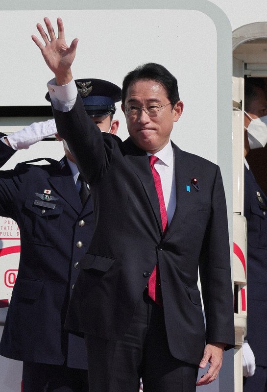 オーストラリアを訪問するため、羽田空港を出発する岸田文雄首相=2022年10月21日午前9時56分、吉田航太撮影