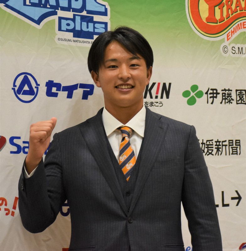 横浜DeNAから育成1位で指名を受けた、愛媛マンダリンパイレーツの上甲凌大捕手=松山市久米窪田町のテクノプラザ愛媛で2022年10月20日午後8時47分、斉藤朋恵撮影
