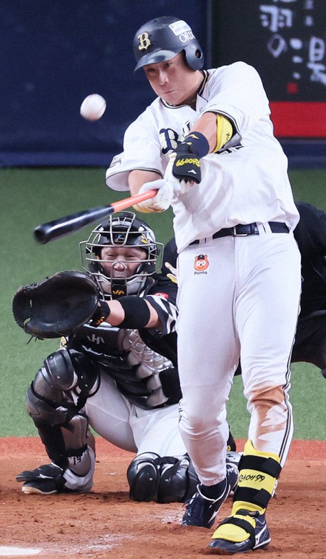 【オリックス4-3ソフトバンク】五回裏オリックス1死二塁、杉本裕太郎が左越え2点本塁打を放つ=京セラドーム大阪で2022年10月13日、中川祐一撮影