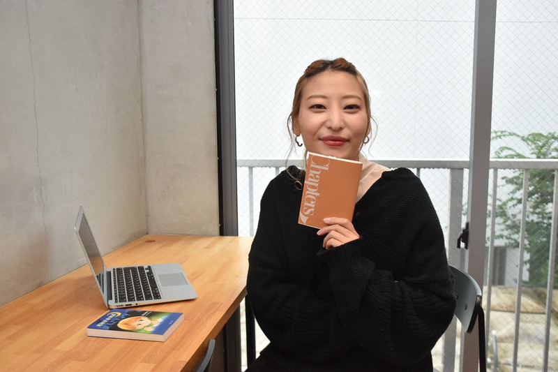 「みんなの行きつけの本屋さんになりたい」と話す森本萌乃さん=東京都港区で2022年10月7日、諸隈美紗稀撮影