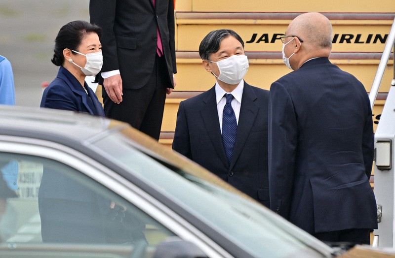 沖縄に向けて出発される天皇、皇后両陛下=羽田空港で2022年10月22日午前9時54分、北山夏帆撮影