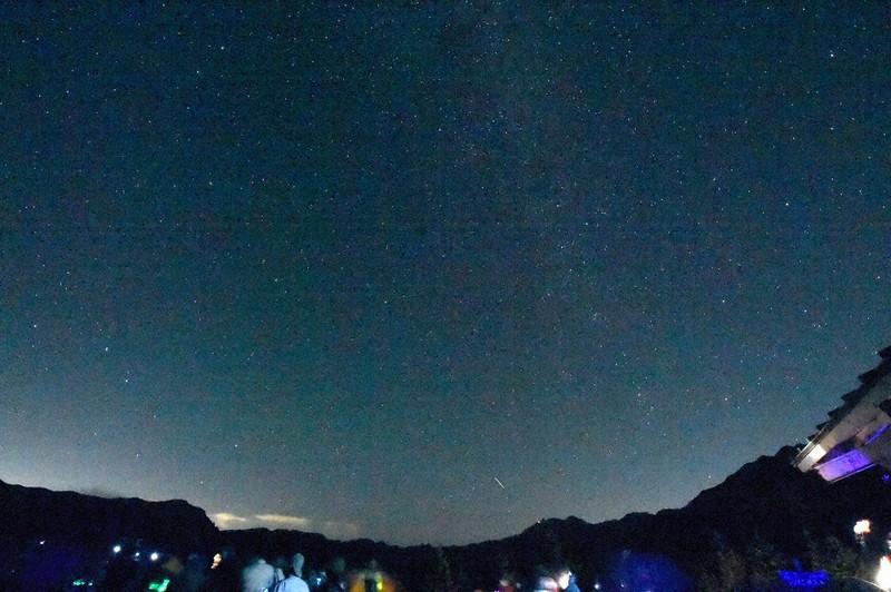 北アルプス上空に広がる星々を観賞することができる「星空観賞便」で、秋の運行が始まった=岐阜県高山市奥飛驒温泉郷の新穂高ロープウェイ西穂高口駅で