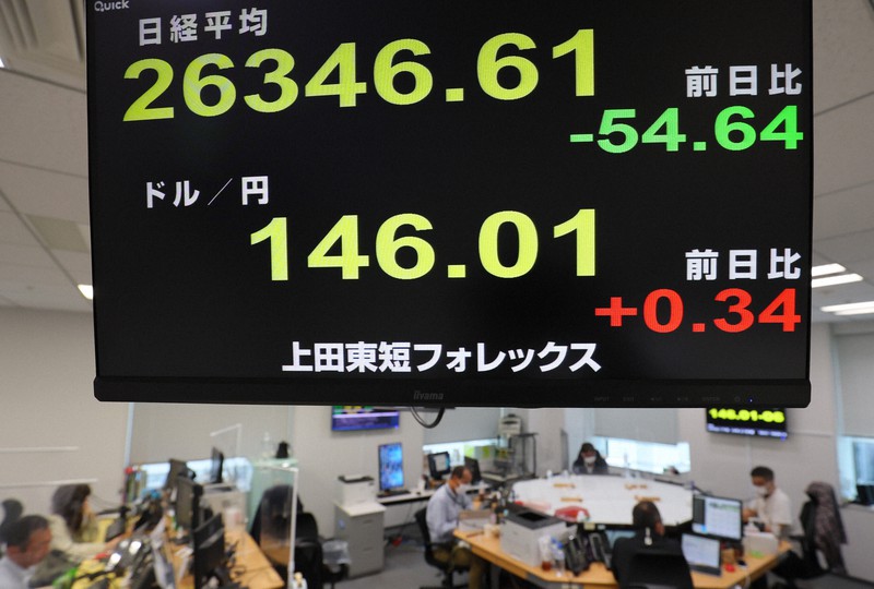 株価と為替の動きに注目が集まる＝東京都中央区の上田東短フォレックスで2022年10月12日午前9時36分、長谷川直亮撮影