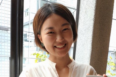 「sobani」を手がけた、ユニット「ワタシタチ。」の清政朱音（あかね）さん＝大阪市西区江戸堀2で、2022年9月17日午後0時16分、長崎薫撮影