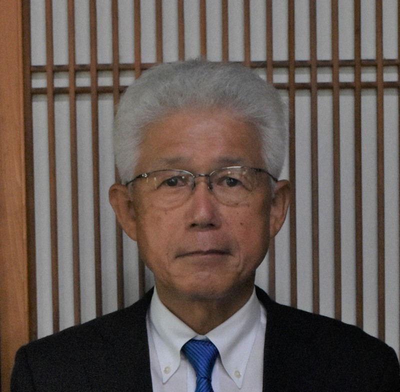 古越邦男村長=砂押健太撮影