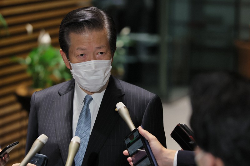 報道陣の取材に応じる公明党の山口那津男代表=首相官邸で2022年10月14日午後6時19分、和田大典撮影