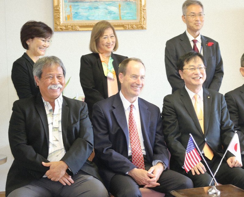 米ハワイ州教委が県庁訪問 高校の姉妹提携へ意見交換 ／山口 毎日新聞