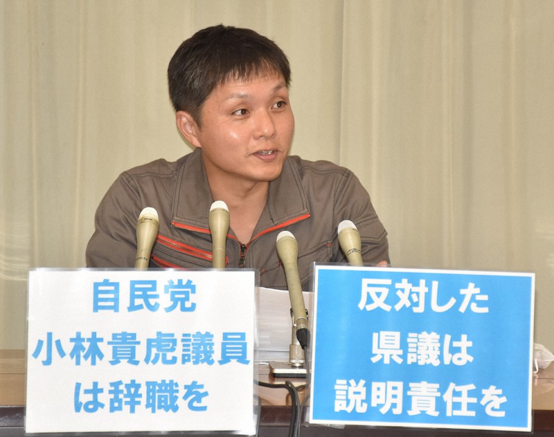 県議への公開質問状に対する回答を公表した嶋田全宏さん=津市広明町の県庁で、2022年11月2日午後1時8分、朝比奈由佳撮影