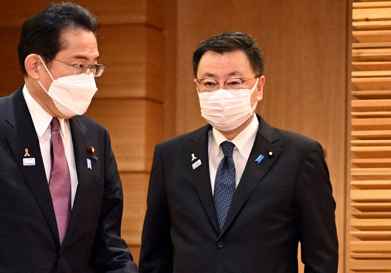 閣議に臨む松野博一官房長官。左は岸田文雄首相=首相官邸で2022年11月4日午前8時21分、竹内幹撮影
