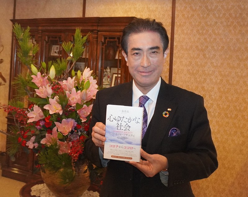 著書でも北九州市での「高齢者特区」作りを提唱している佐久間社長=北九州市小倉北区で2022年9月29日午後4時9分、山田宏太郎撮影