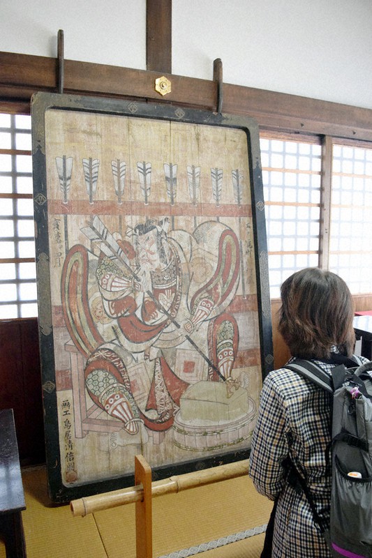 西大寺愛染堂で公開されている二代目市川海老蔵を描いた絵馬=奈良市で2022年10月28日午後1時45分、塩路佳子撮影