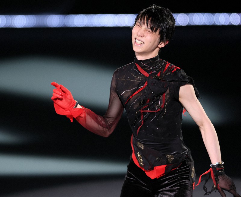 羽生結弦　膝をついて祈る姿　プロローグ Amazon.co.jp: プロローグ [Blu-ray] : 羽生結弦: DVD