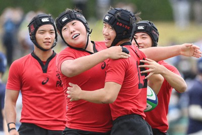 京都成章ラグビー 京都成章、伝統の「ピラニアタックル」に手応え 高校選抜