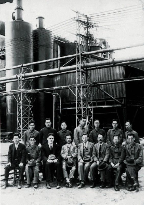 住友化学　住友化学工業株式会社史  (1981年) 希少 入手困難 初版 謹呈書 Amazon.co.jp: 住友化学 住友化学工業株式会社史 (1981年) 入手