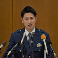 剣道の全日本選手権で初優勝した喜びを語る村上哲彦巡査部長＝松山市の愛媛県警本部で2022年11月8日午前11時14分、斉藤朋恵撮影