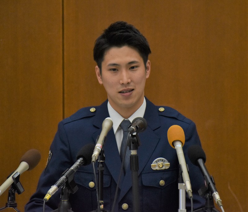 剣道の全日本選手権で初優勝した喜びを語る村上哲彦巡査部長=松山市の愛媛県警本部で2022年11月8日午前11時14分、斉藤朋恵撮影