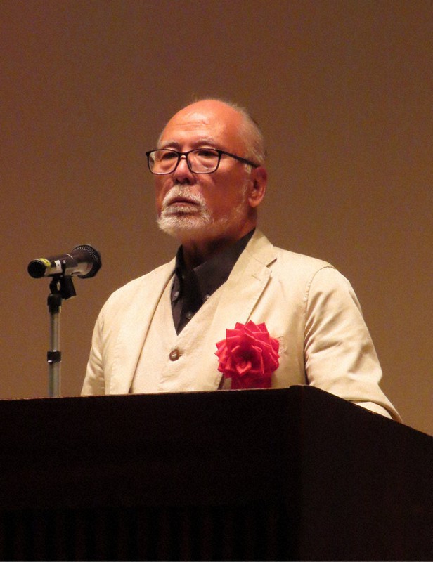 桂川中の生徒も聴き入った米村さんの講演=福岡県桂川町で2022年11月8日午後2時24分、荒木俊雄撮影
