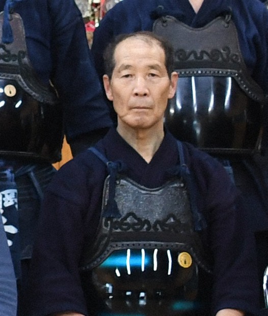 武者修行で行橋錬心館の門をたたいた金子さん=福岡県行橋市行事の行橋錬心館で2022年11月6日午前7時2分、松本昌樹撮影