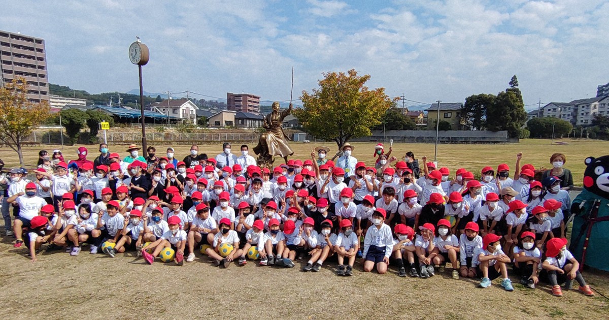 11月11日は ワンピース ゾロの誕生日 自慢の三刀流でお祝い 毎日新聞