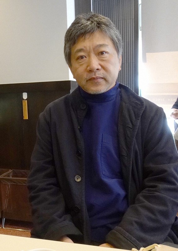 映画界を取り巻く労働環境について語る是枝裕和監督=東京都中央区で2022年10月31日、吉永磨美撮影