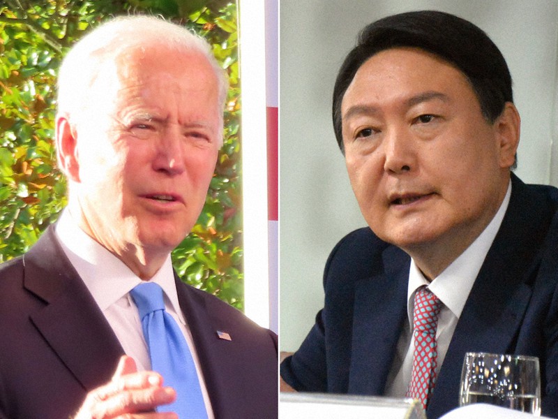 バイデン米大統領(左)と韓国の尹錫悦大統領=鈴木一生、坂口裕彦撮影