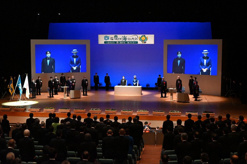 全国豊かな海づくり大会兵庫大会 天皇、皇后両陛下が稚魚をご放流 [写真特集3/25] 毎日新聞