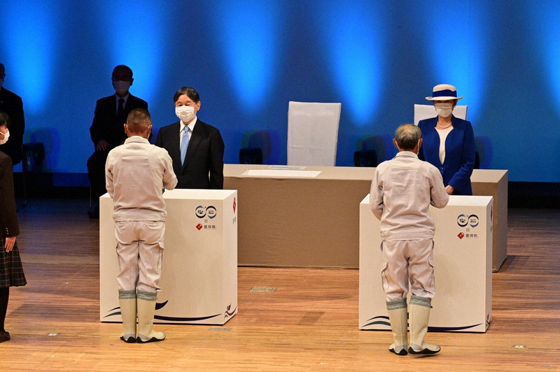 全国豊かな海づくり大会兵庫大会 天皇、皇后両陛下が稚魚をご放流 [写真特集3/25] 毎日新聞