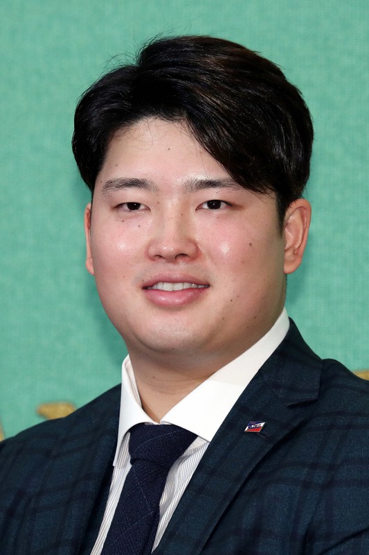 記者会見で話すヤクルト・村上宗隆=東京都千代田区で2022年11月14日、三浦研吾撮影