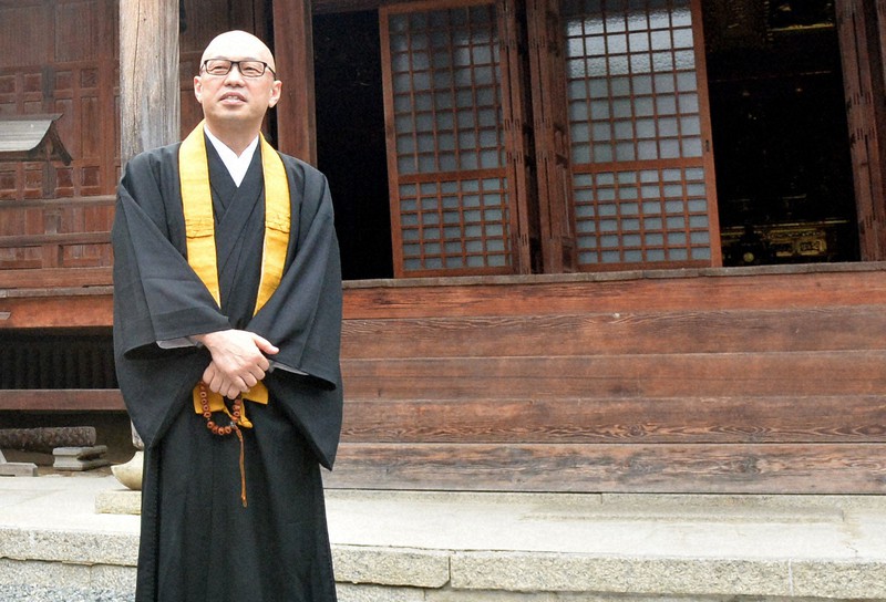 釈徹宗氏=山崎一輝撮影