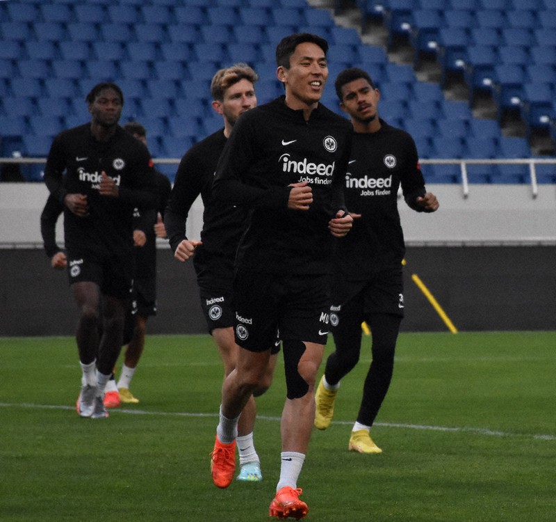 ダ*認様 日本サッカー男子レジェンド長谷部誠兼ドイツ組直筆サインユニホーム サッカー 日本代表ユニホーム 長谷部誠 17 Mサイズ - メルカリ