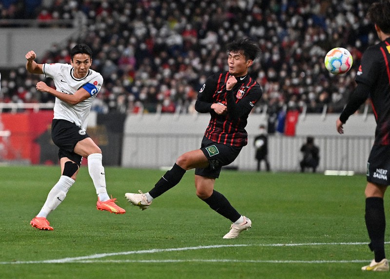 サッカー フランクフルト レジェンド長谷部 埼スタに 凱旋 浦和と親善試合 毎日新聞