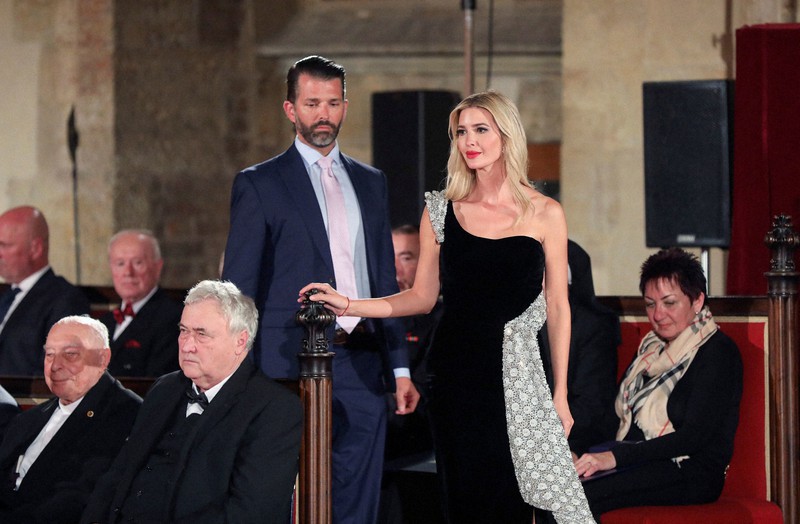 イベントに出席したトランプ前大統領の長女イバンカさん(手前右)=チェコの首都プラハで2022年10月28日、ロイター