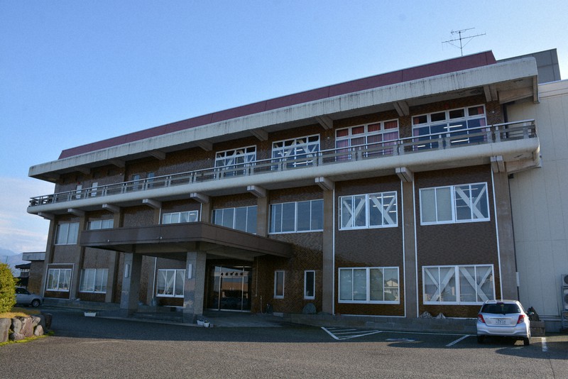 職員間のパワハラが長年放置され、富山県舟橋村長が2度の不信任決議を受け失職するなど村政が混乱していた村役場=同村で2022年11月8日午後2時50分、萱原健一撮影