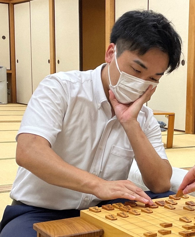 菅井竜也八段