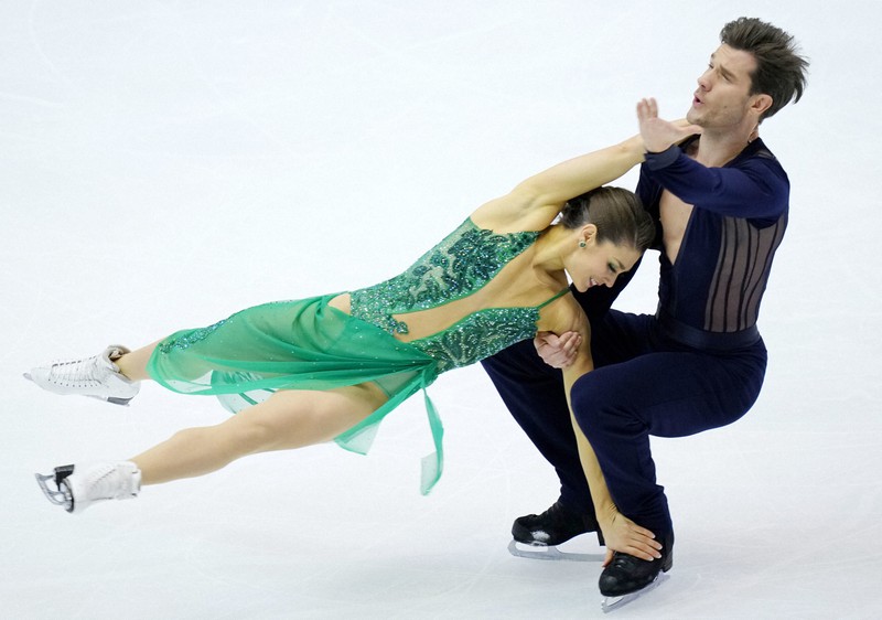 アイスダンスRDで演技するカナダのロランス・フルニエ・ボードリー、ニコライ・ソーレンセン組＝真駒内セキスイハイムアイスアリーナで2022年11月18日、貝塚太一撮影