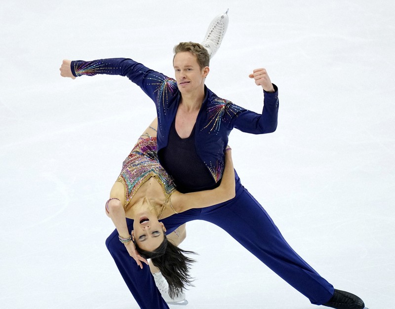 アイスダンスRDで演技する米国のマディソン・チョック、エバン・ベイツ組＝真駒内セキスイハイムアイスアリーナで2022年11月18日、貝塚太一撮影