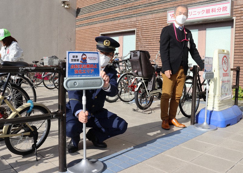 自転車、鍵掛けてね 盗難多発で防止音声装置 イオンモールに草津署設置