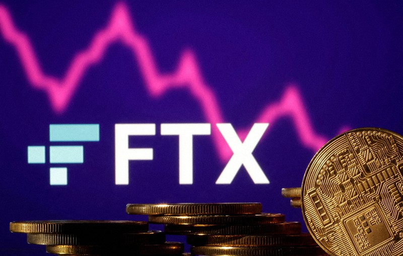 FTXのロゴと仮想通貨のイメージ=ロイター