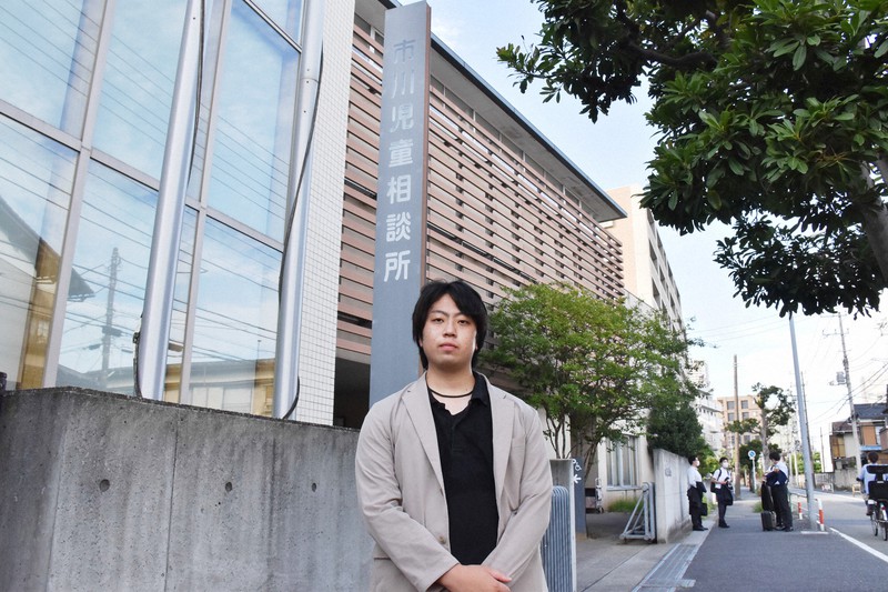 市川児童相談所で働いていた飯島章太さん。「子どもたちと向き合うことができなかった」と悔しそうに振り返った=千葉県市川市で2022年8月23日、長沼辰哉撮影