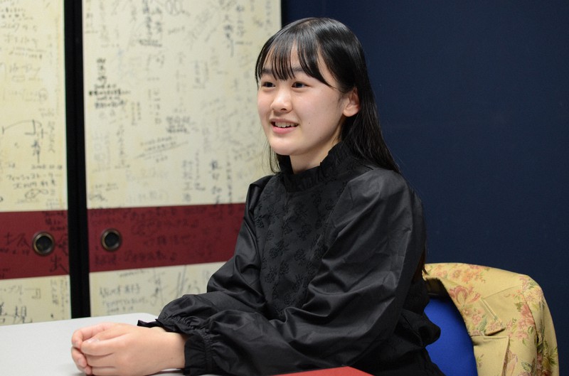 「MOOSIC LAB(ムージック・ラボ)」に招待作品としての上映が決まった村田夕奈さん=群馬県高崎市あら町のシネマテークたかさきで2022年10月30日午後4時3分、井上知大撮影