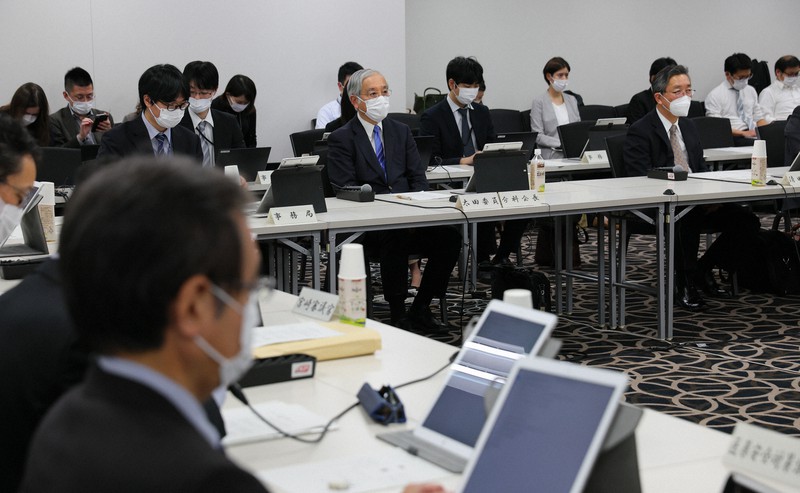 新型コロナ治療薬「ゾコーバ」の緊急承認の可否を議論した厚労省の合同会議=東京都千代田区で2022年11月22日午後5時1分、長谷川直亮撮影