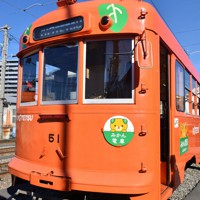 愛媛の「みきゃん」がつり革・外装に みかん電車と期間限定