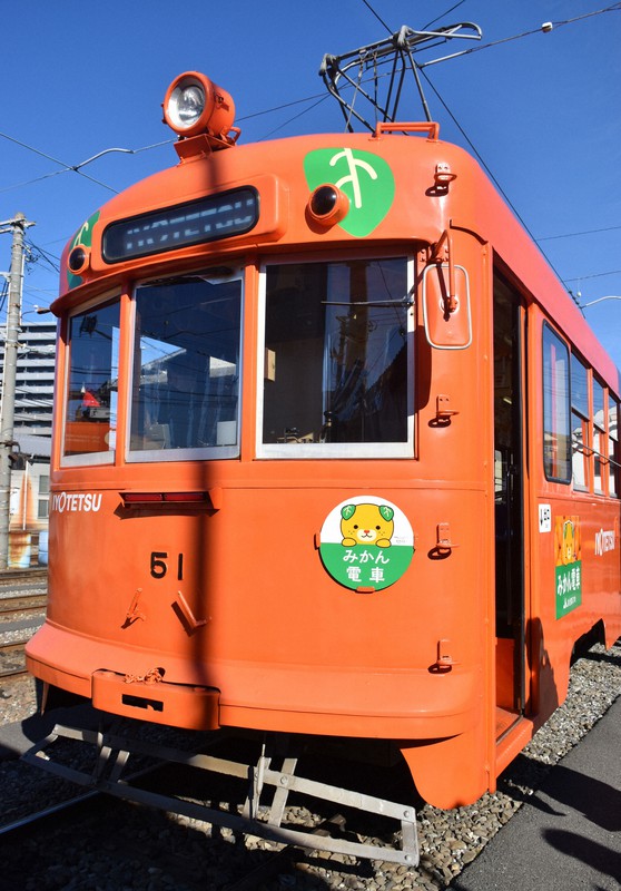 伊予鉄道　みかん電車　吊り革 松山の「みかん電車」、通年運行スタート つり革にミカンの精巧