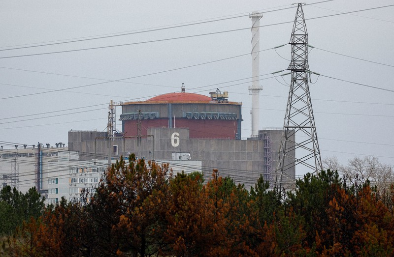 一時外部電源から遮断されていたウクライナ南部のザポロジエ原発=11月24日、ロイター