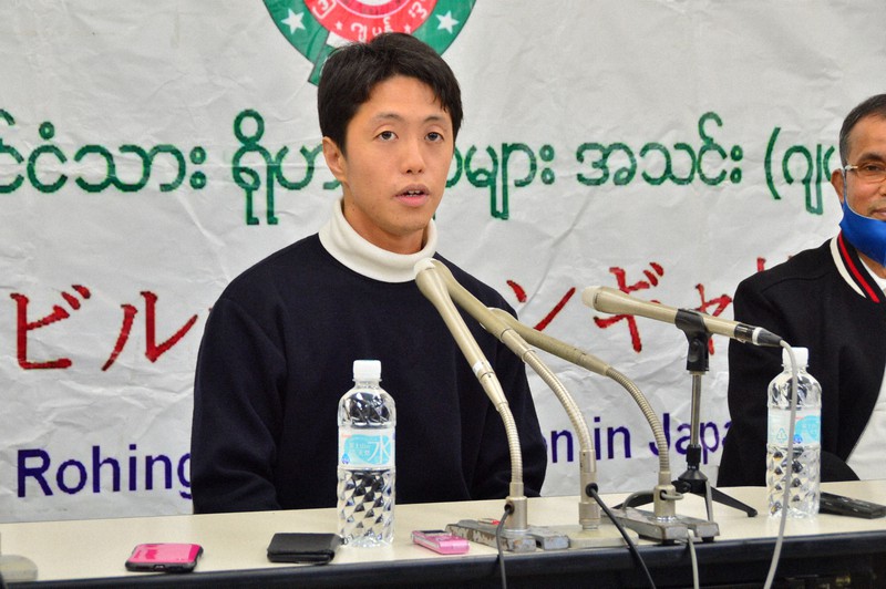 ミャンマーでの拘束時の様子を語る久保田徹さん=群馬県館林市内で2022年11月26日午後2時44分、庄司哲也撮影