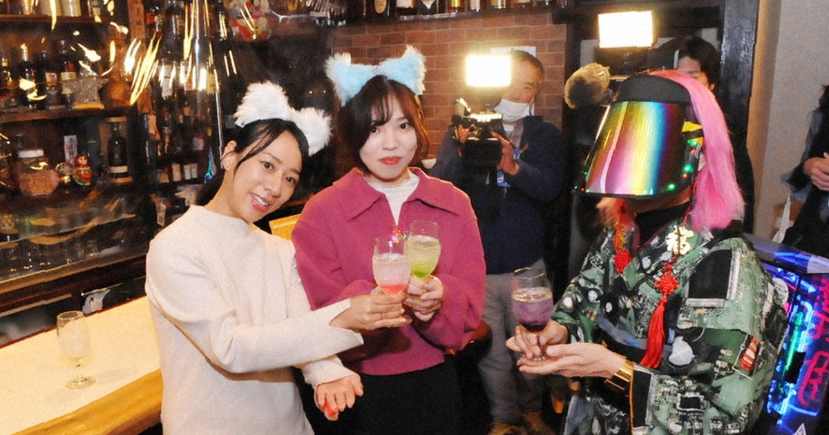 昭和の」温泉街、スナックで再び活気を 若年にレトロアピール | 毎日新聞