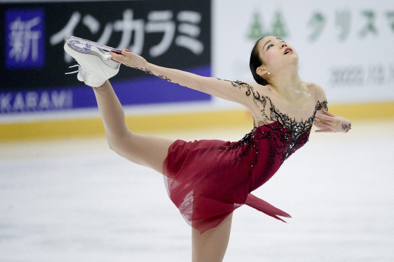 女子フリーで演技する三原舞依=フィンランド・エスポーで2022年11月26日、AP